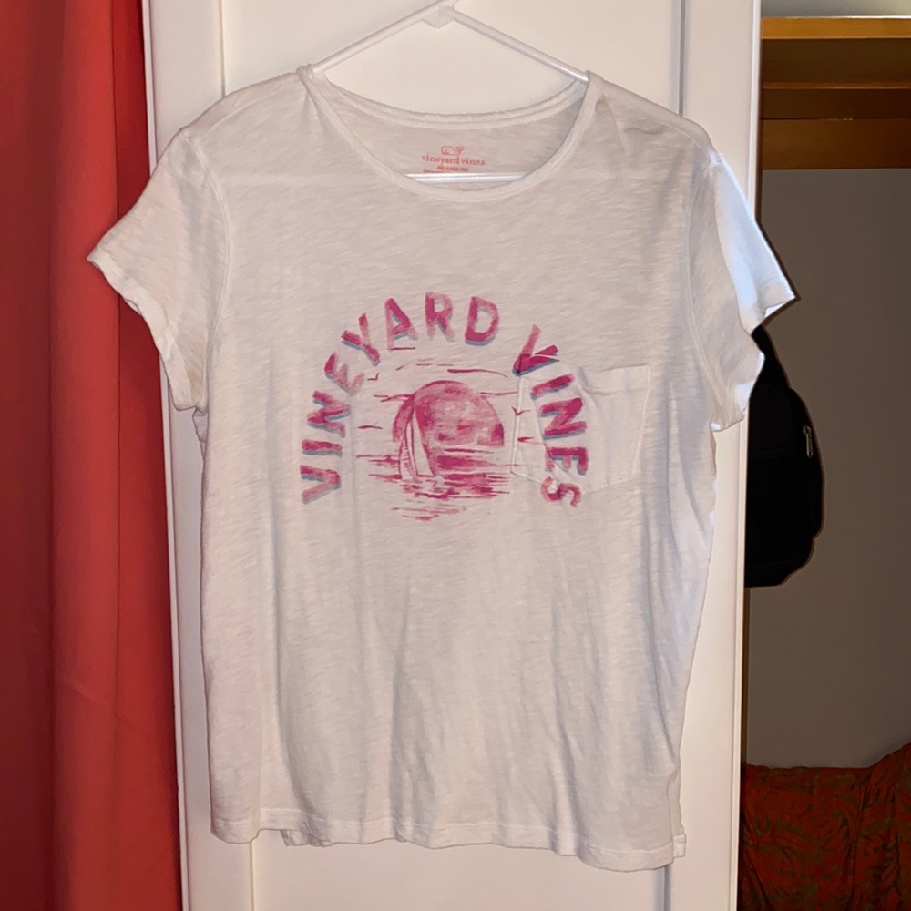 vineyard vines t-shirt
